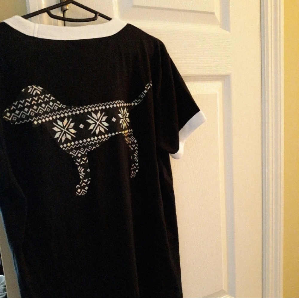Large vs pink Christmas dog ringer tee new